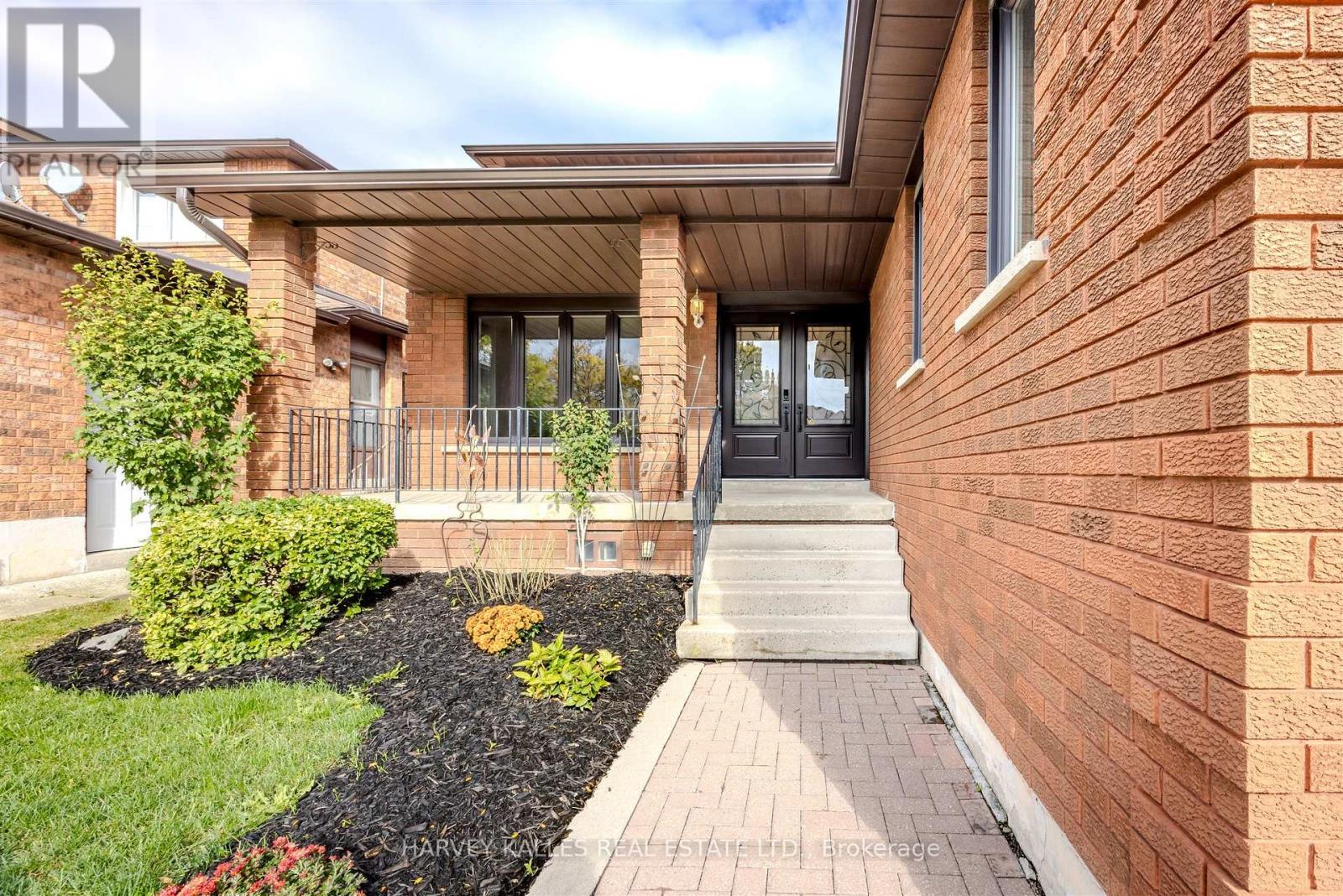 113 Cabaletta Crescent, Vaughan, Ontario  L4L 6L1 - Photo 3 - N12478420