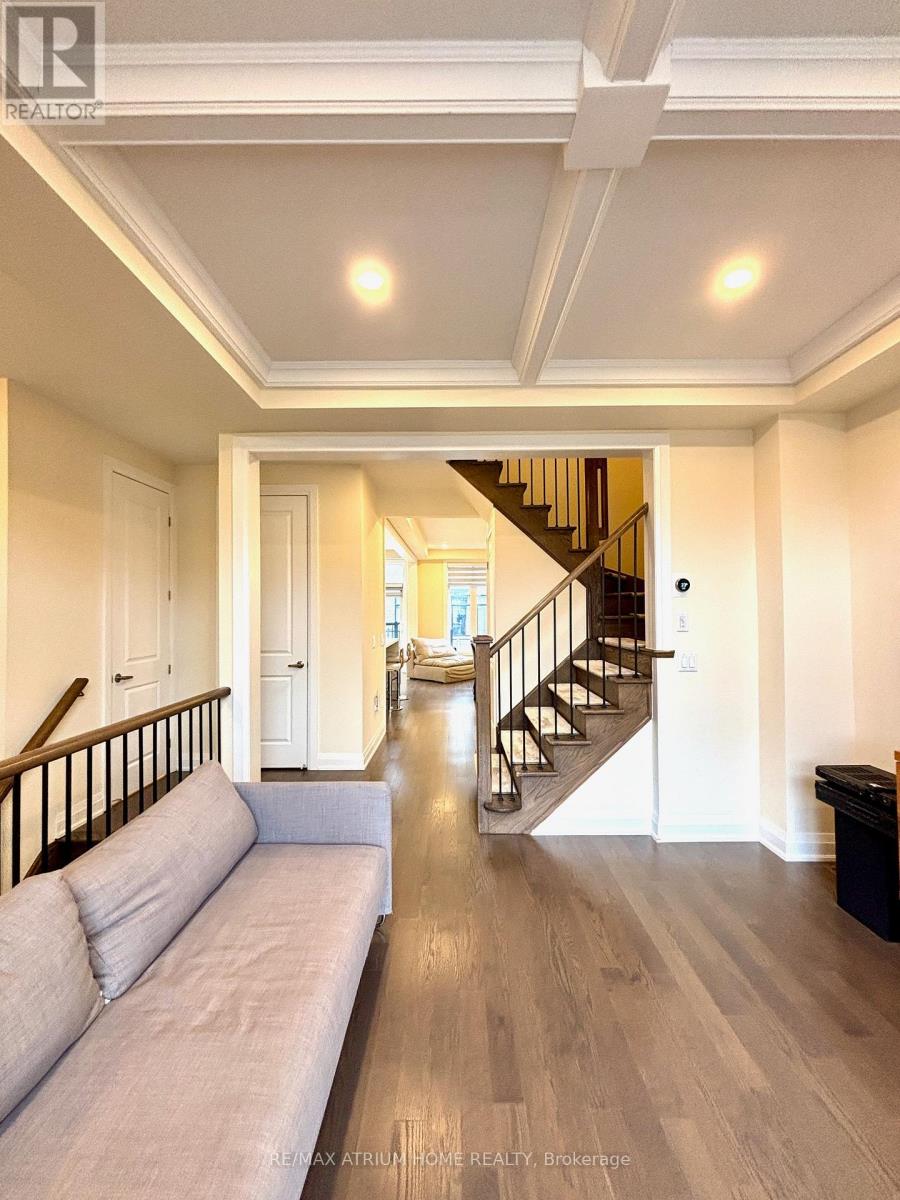 31 Duncombe Lane, Richmond Hill, Ontario  L4C 1C2 - Photo 10 - N12478437