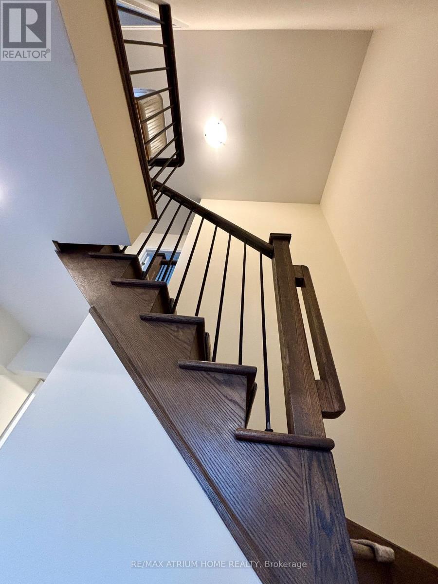 31 Duncombe Lane, Richmond Hill, Ontario  L4C 1C2 - Photo 13 - N12478437