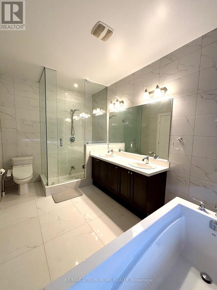 31 Duncombe Lane, Richmond Hill, Ontario  L4C 1C2 - Photo 16 - N12478437