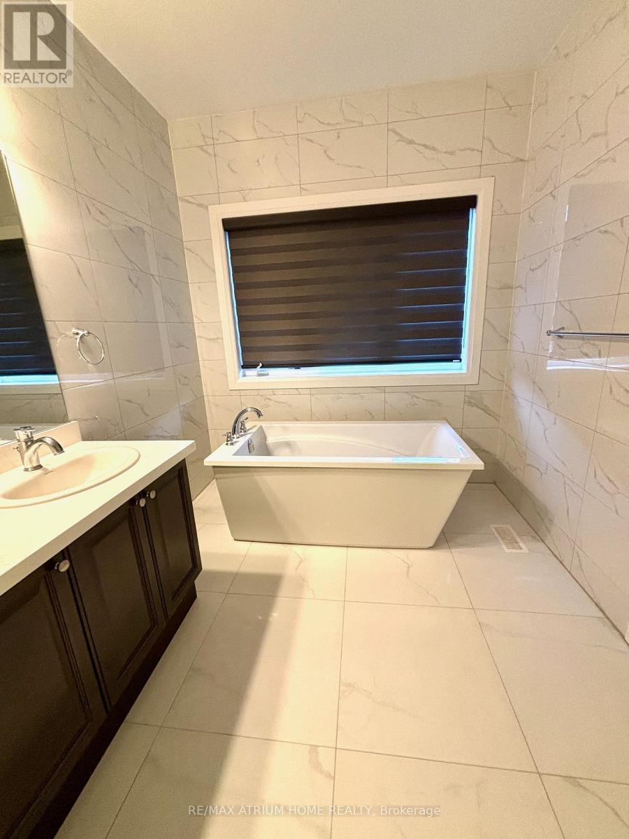 31 Duncombe Lane, Richmond Hill, Ontario  L4C 1C2 - Photo 17 - N12478437