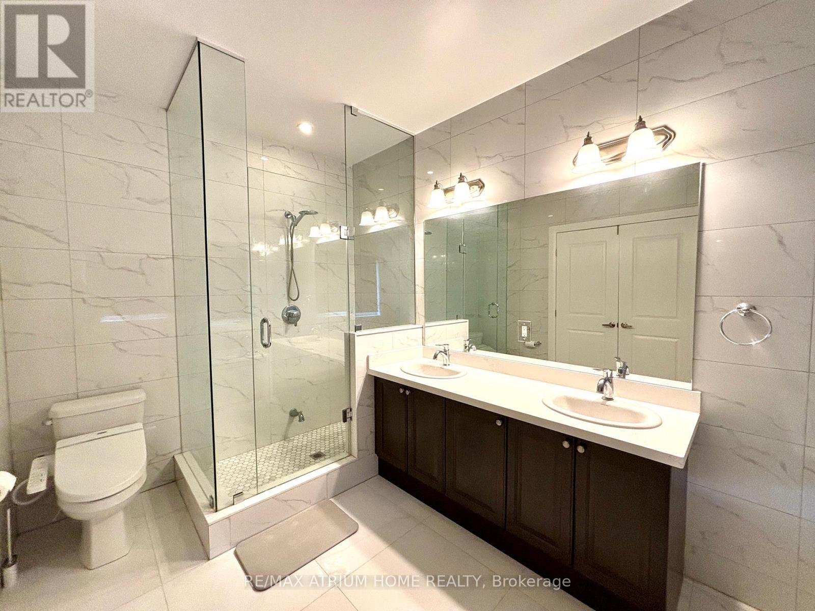 31 Duncombe Lane, Richmond Hill, Ontario  L4C 1C2 - Photo 18 - N12478437