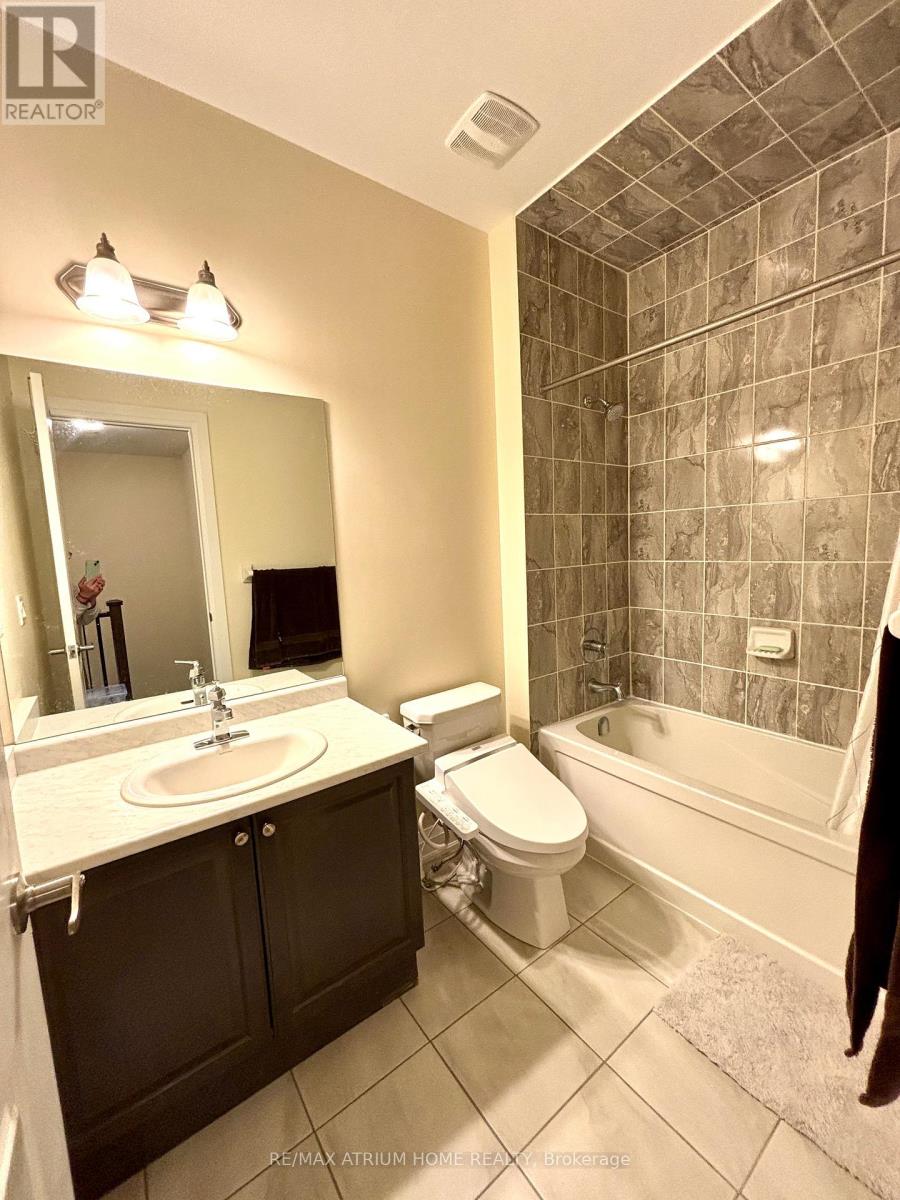 31 Duncombe Lane, Richmond Hill, Ontario  L4C 1C2 - Photo 22 - N12478437