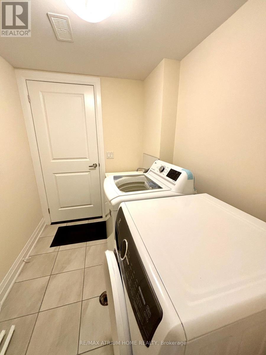 31 Duncombe Lane, Richmond Hill, Ontario  L4C 1C2 - Photo 27 - N12478437