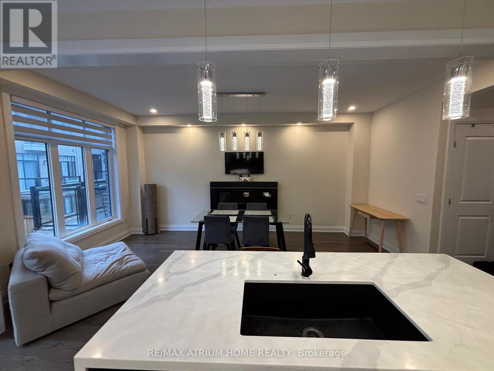 31 Duncombe Lane, Richmond Hill, Ontario  L4C 1C2 - Photo 5 - N12478437