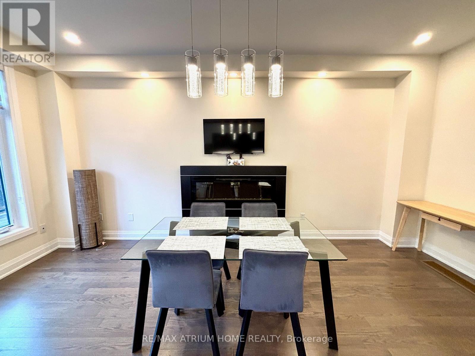 31 Duncombe Lane, Richmond Hill, Ontario  L4C 1C2 - Photo 6 - N12478437