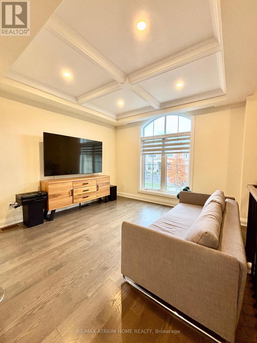 31 Duncombe Lane, Richmond Hill, Ontario  L4C 1C2 - Photo 7 - N12478437