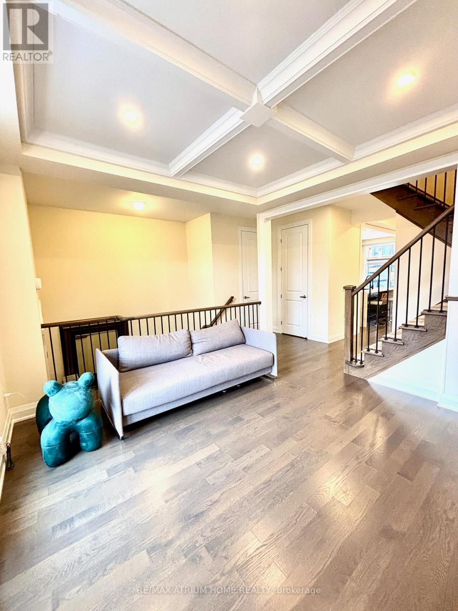 31 Duncombe Lane, Richmond Hill, Ontario  L4C 1C2 - Photo 9 - N12478437