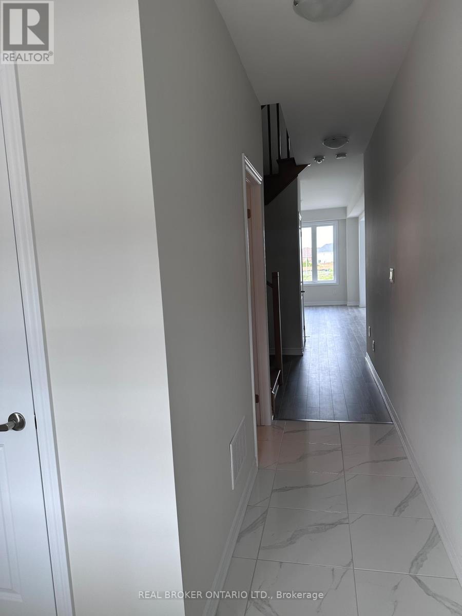 13 Rochester Drive, Barrie, Ontario  L9S 2Z8 - Photo 2 - S12478484