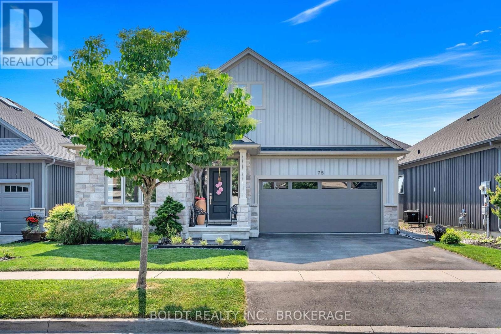 75 Parkside Drive, St. Catharines, Ontario  L2M 0B2 - Photo 2 - X12478522