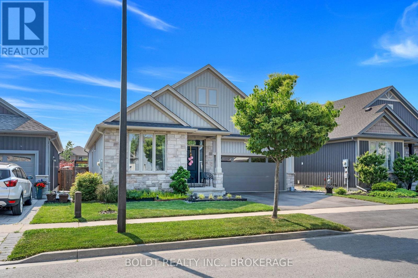 75 Parkside Drive, St. Catharines, Ontario  L2M 0B2 - Photo 3 - X12478522