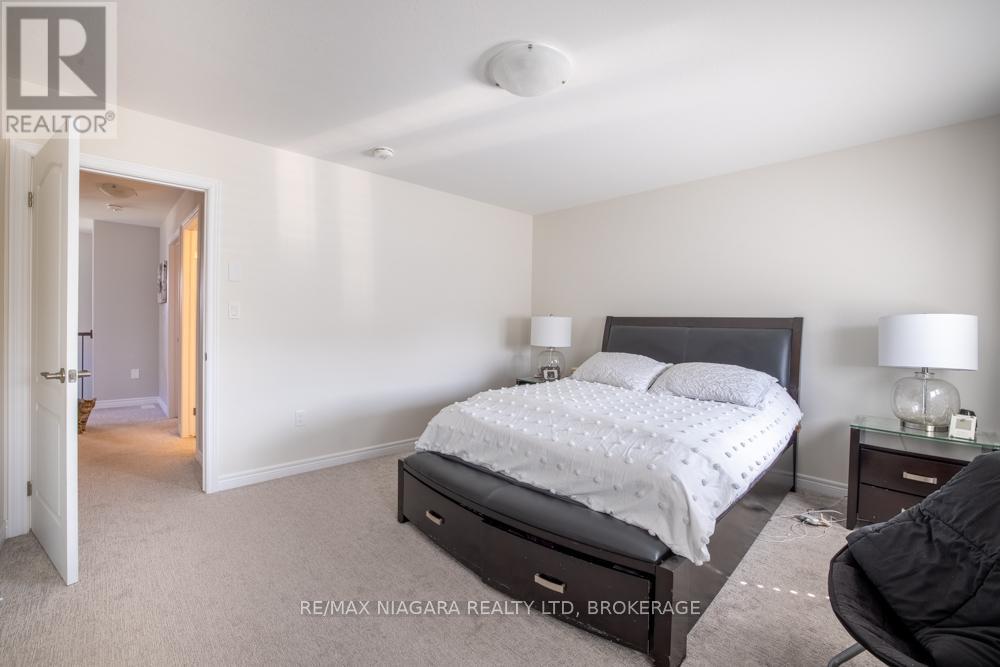 16 Bowman Crescent, Thorold, Ontario  L2V 0G3 - Photo 15 - X12478524