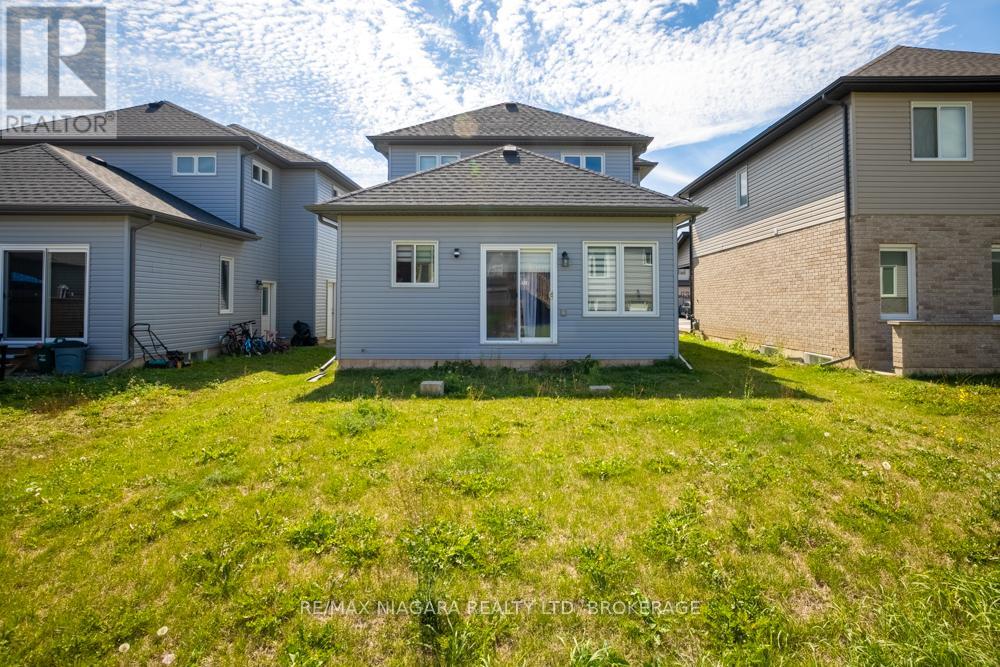 16 Bowman Crescent, Thorold, Ontario  L2V 0G3 - Photo 21 - X12478524