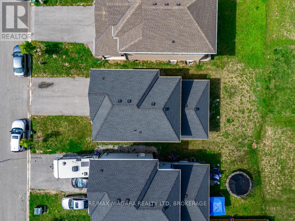 16 Bowman Crescent, Thorold, Ontario  L2V 0G3 - Photo 22 - X12478524