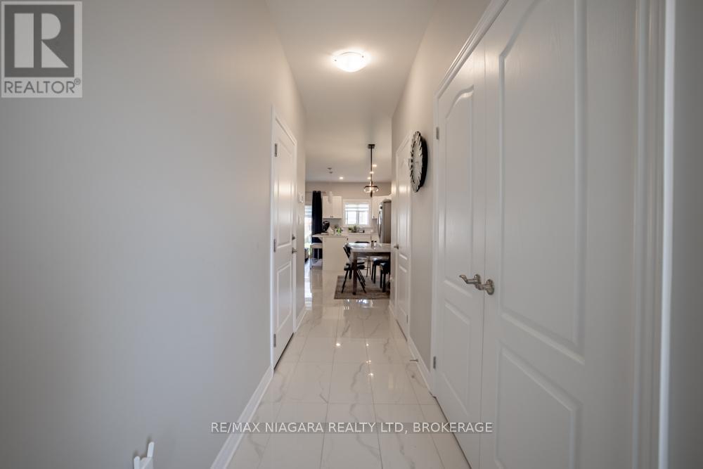 16 Bowman Crescent, Thorold, Ontario  L2V 0G3 - Photo 3 - X12478524