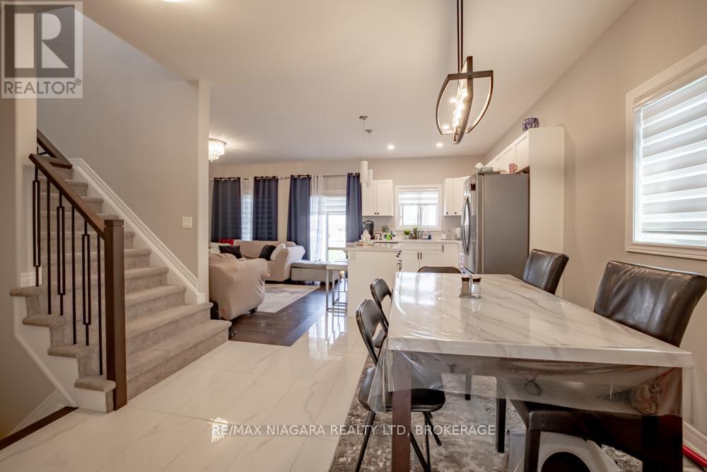 16 Bowman Crescent, Thorold, Ontario  L2V 0G3 - Photo 4 - X12478524