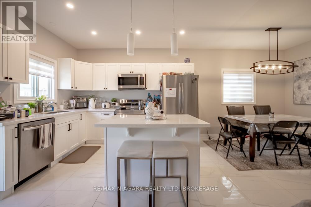 16 Bowman Crescent, Thorold, Ontario  L2V 0G3 - Photo 7 - X12478524