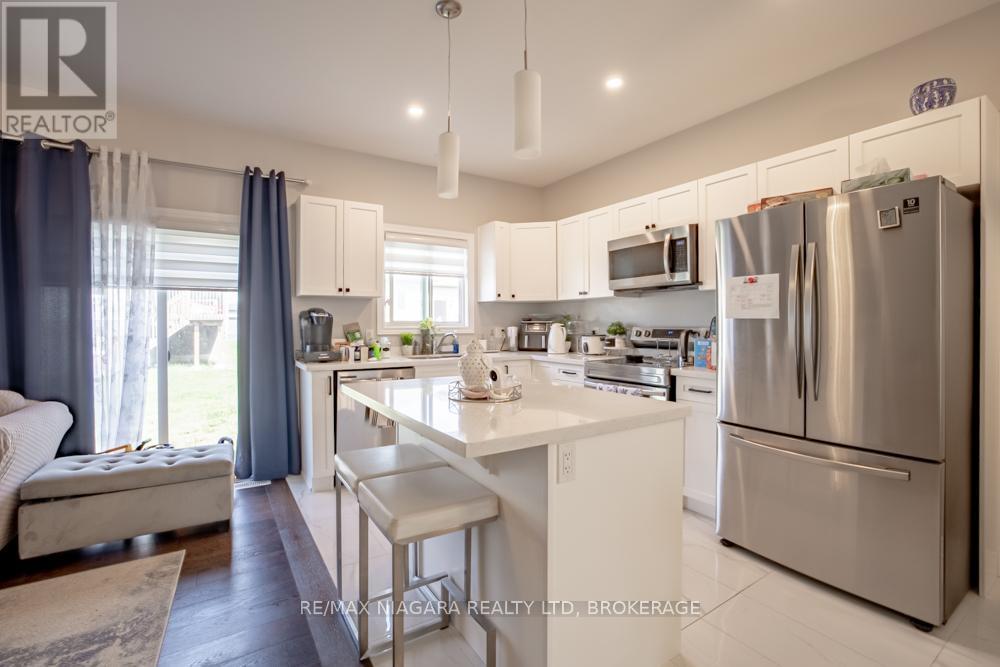 16 Bowman Crescent, Thorold, Ontario  L2V 0G3 - Photo 9 - X12478524