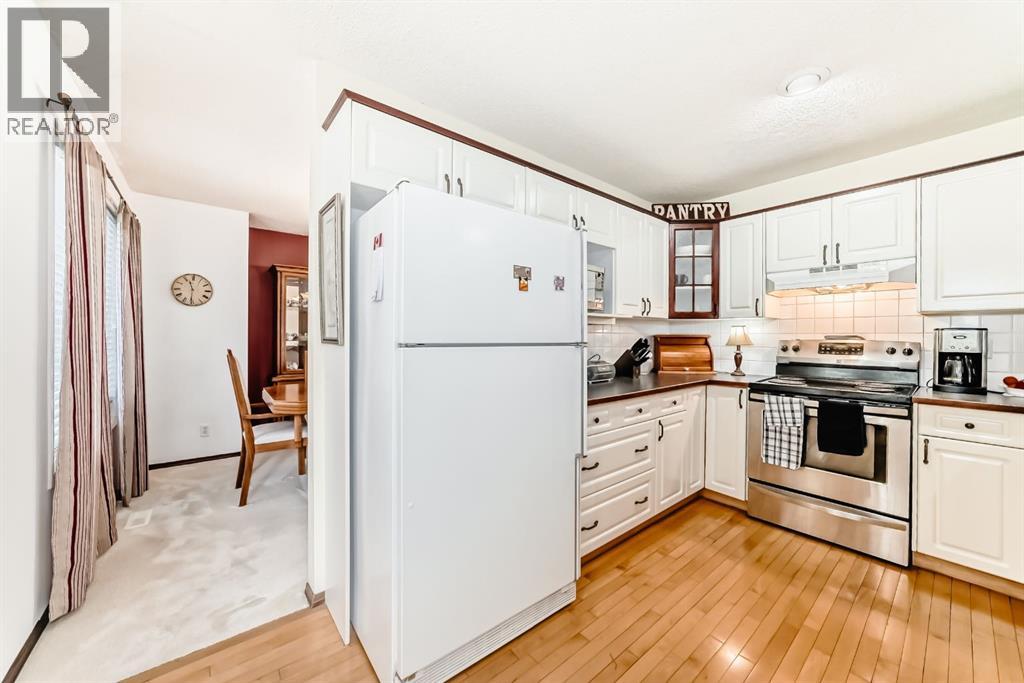 83 Gleneagles Close, Cochrane, Alberta  T4C 1N7 - Photo 3 - A2247151
