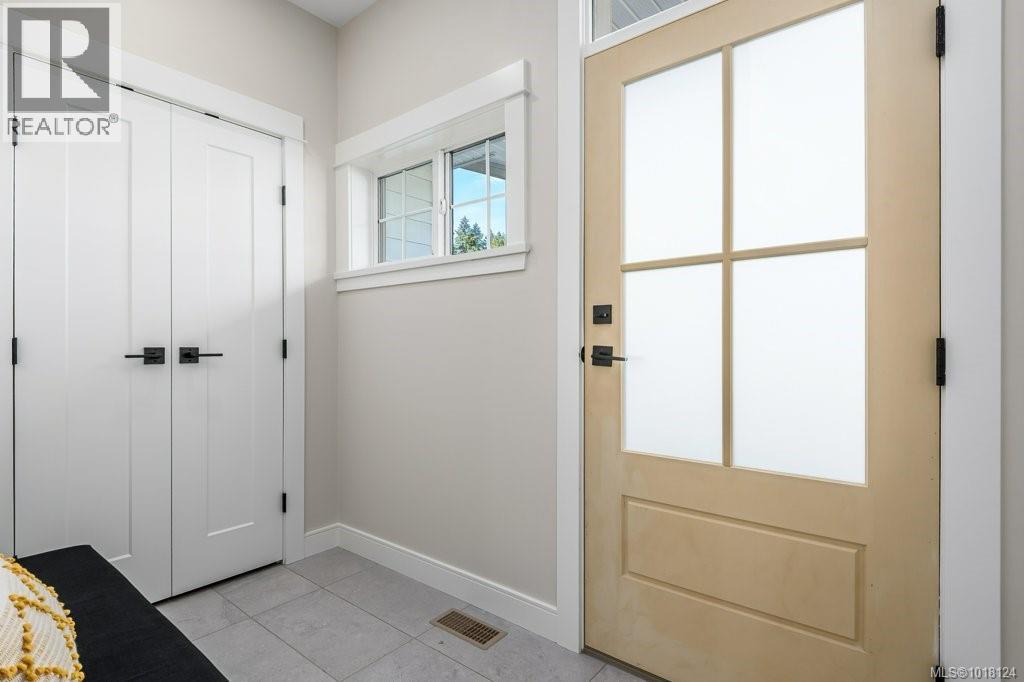 201 2580 Brookfield Dr, Courtenay, British Columbia  V9N 0J8 - Photo 3 - 1018124