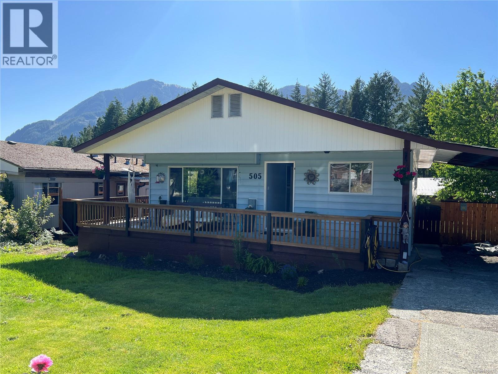 505 Conuma Dr, Gold River, British Columbia