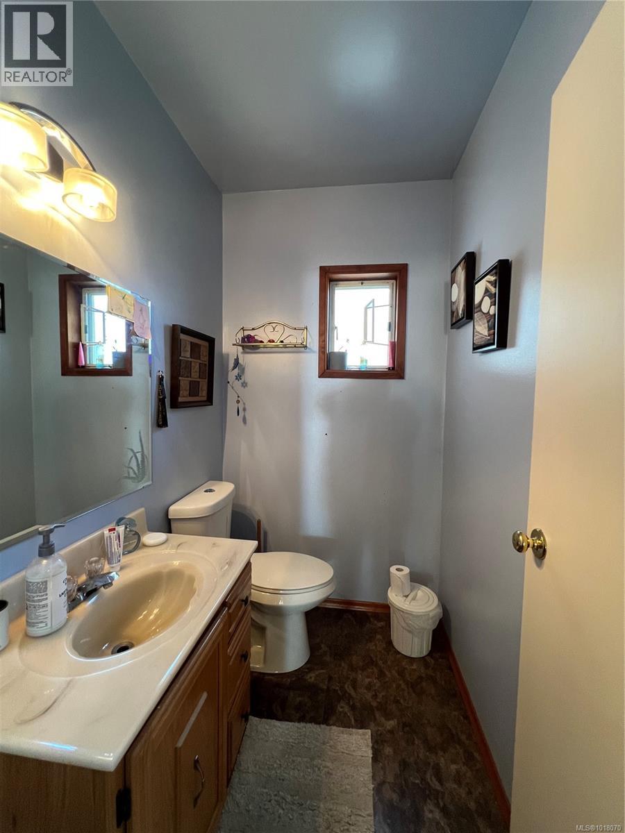 505 Conuma Dr, Gold River, British Columbia  V0P 1G0 - Photo 16 - 1018070