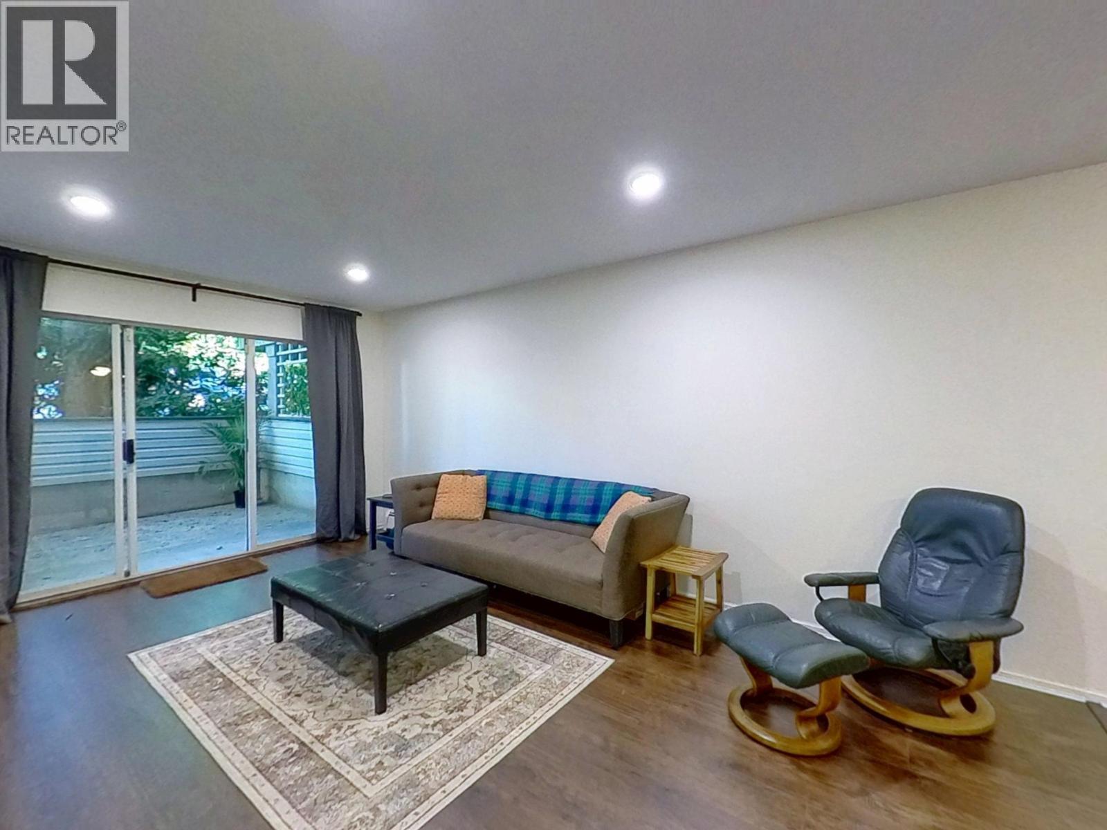 215 428 AGNES STREET, New Westminster, British Columbia