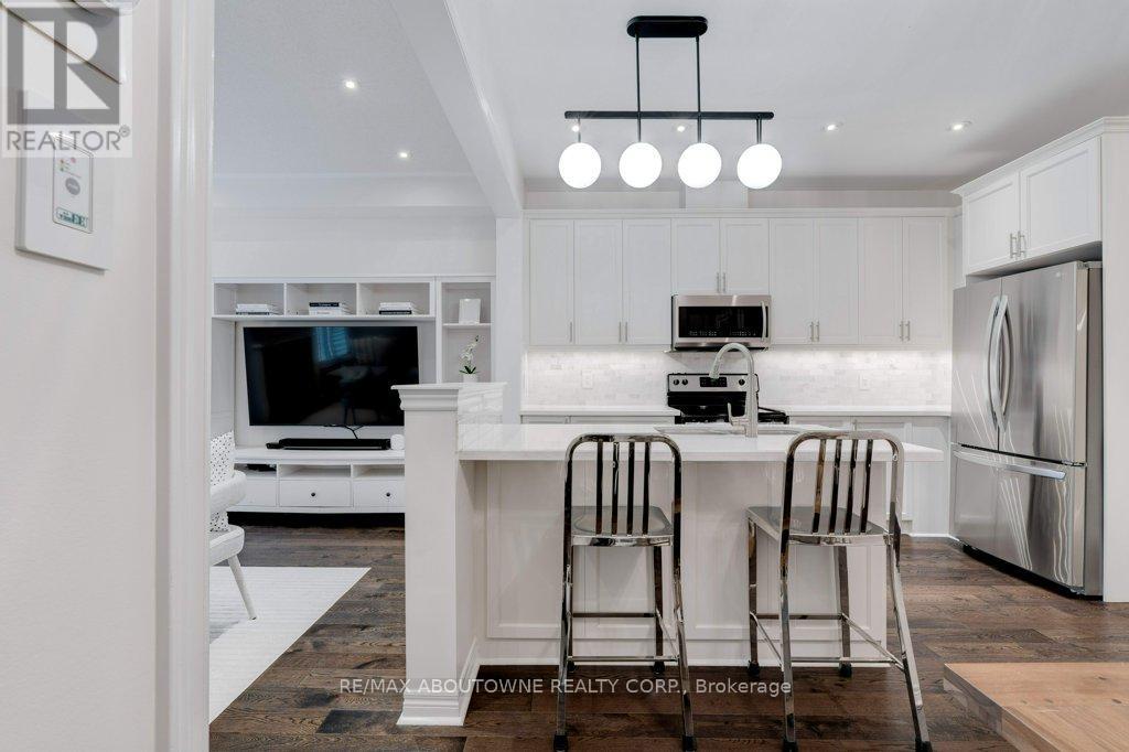 231 Sarah Cline Drive, Oakville, Ontario  L6M 0V3 - Photo 15 - W12478306