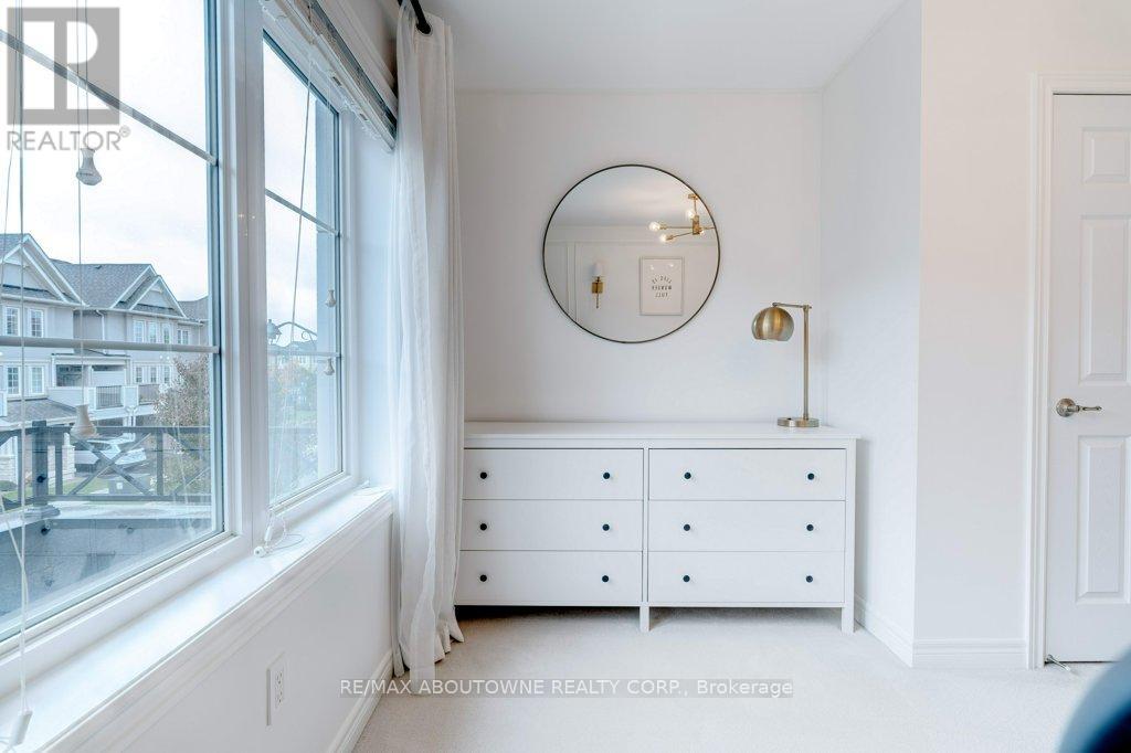 231 Sarah Cline Drive, Oakville, Ontario  L6M 0V3 - Photo 17 - W12478306