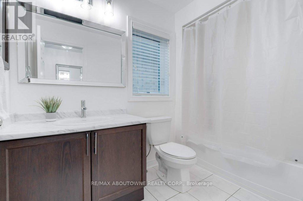 231 Sarah Cline Drive, Oakville, Ontario  L6M 0V3 - Photo 20 - W12478306