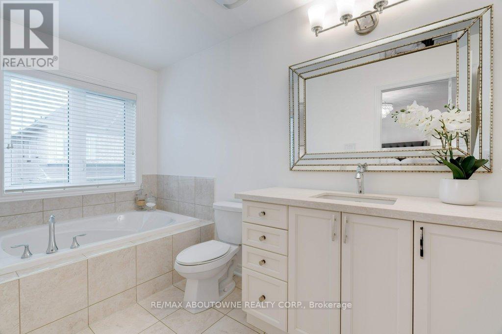 231 Sarah Cline Drive, Oakville, Ontario  L6M 0V3 - Photo 22 - W12478306
