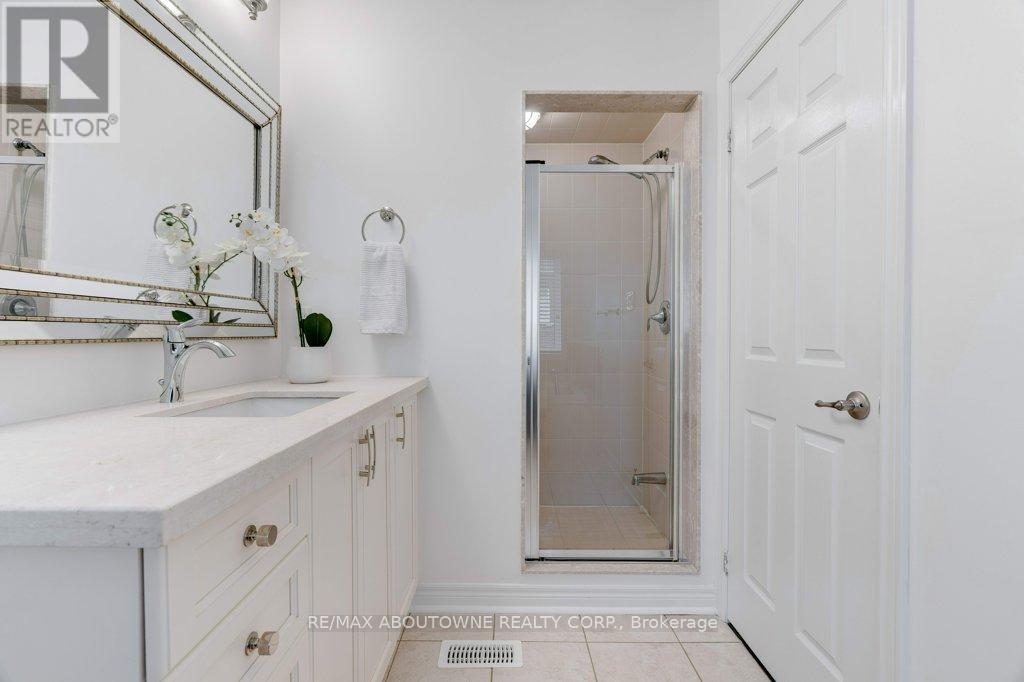 231 Sarah Cline Drive, Oakville, Ontario  L6M 0V3 - Photo 25 - W12478306