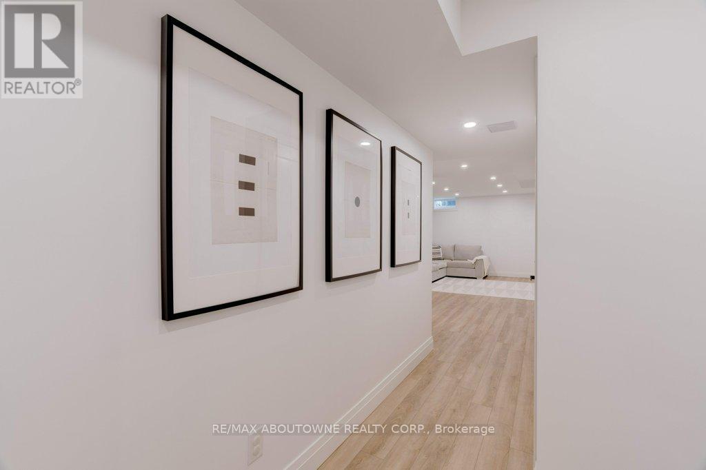 231 Sarah Cline Drive, Oakville, Ontario  L6M 0V3 - Photo 29 - W12478306