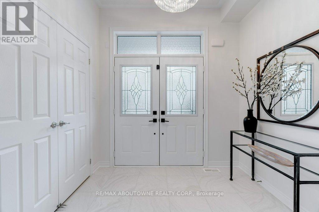 231 Sarah Cline Drive, Oakville, Ontario  L6M 0V3 - Photo 3 - W12478306