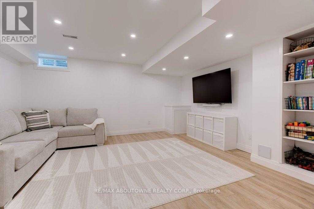 231 Sarah Cline Drive, Oakville, Ontario  L6M 0V3 - Photo 31 - W12478306