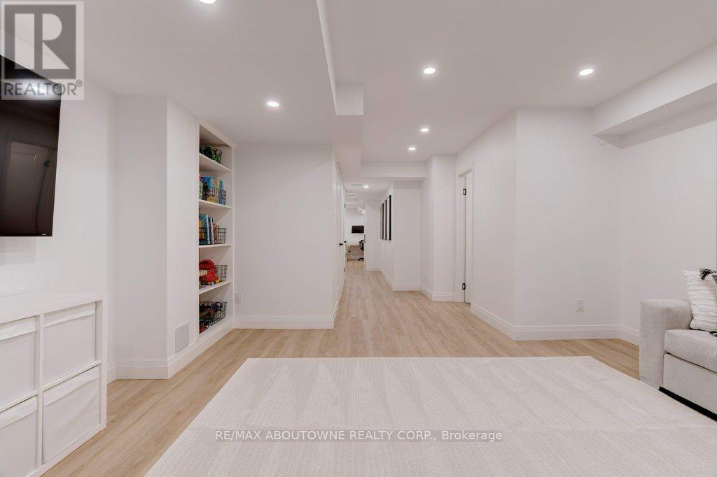 231 Sarah Cline Drive, Oakville, Ontario  L6M 0V3 - Photo 33 - W12478306