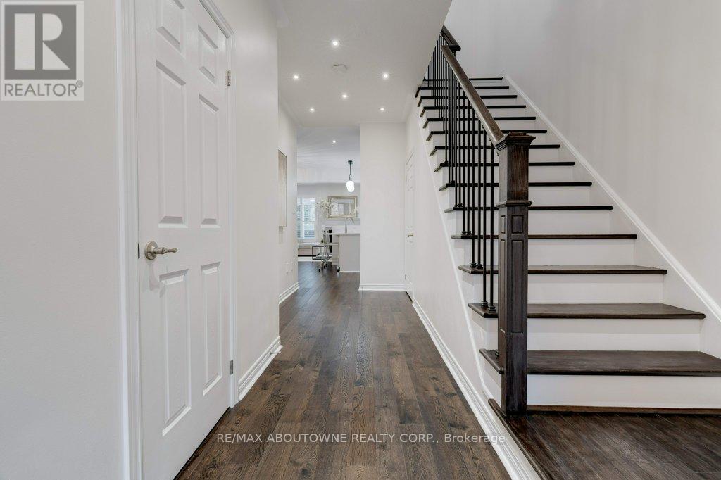 231 Sarah Cline Drive, Oakville, Ontario  L6M 0V3 - Photo 4 - W12478306