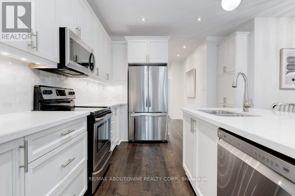 231 Sarah Cline Drive, Oakville, Ontario  L6M 0V3 - Photo 5 - W12478306