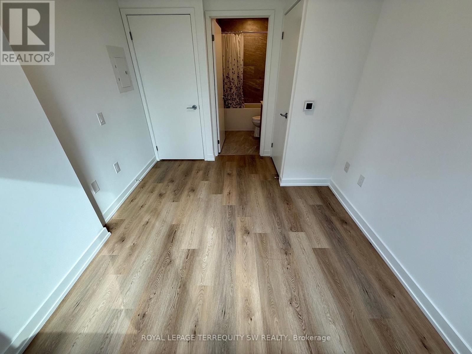 710 - 395 Square One Drive, Mississauga, Ontario  L5B 0P6 - Photo 13 - W12478312