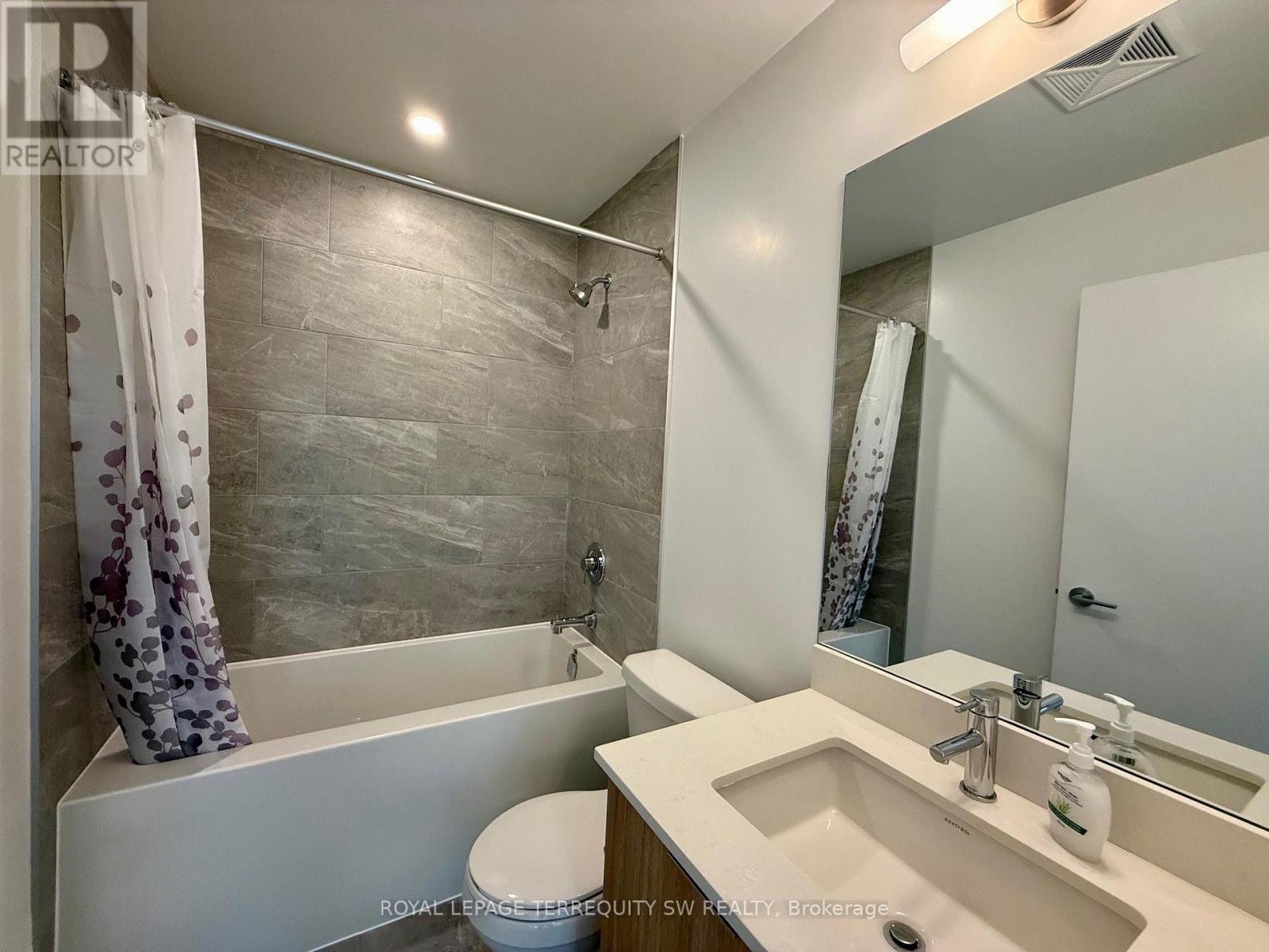 710 - 395 Square One Drive, Mississauga, Ontario  L5B 0P6 - Photo 14 - W12478312