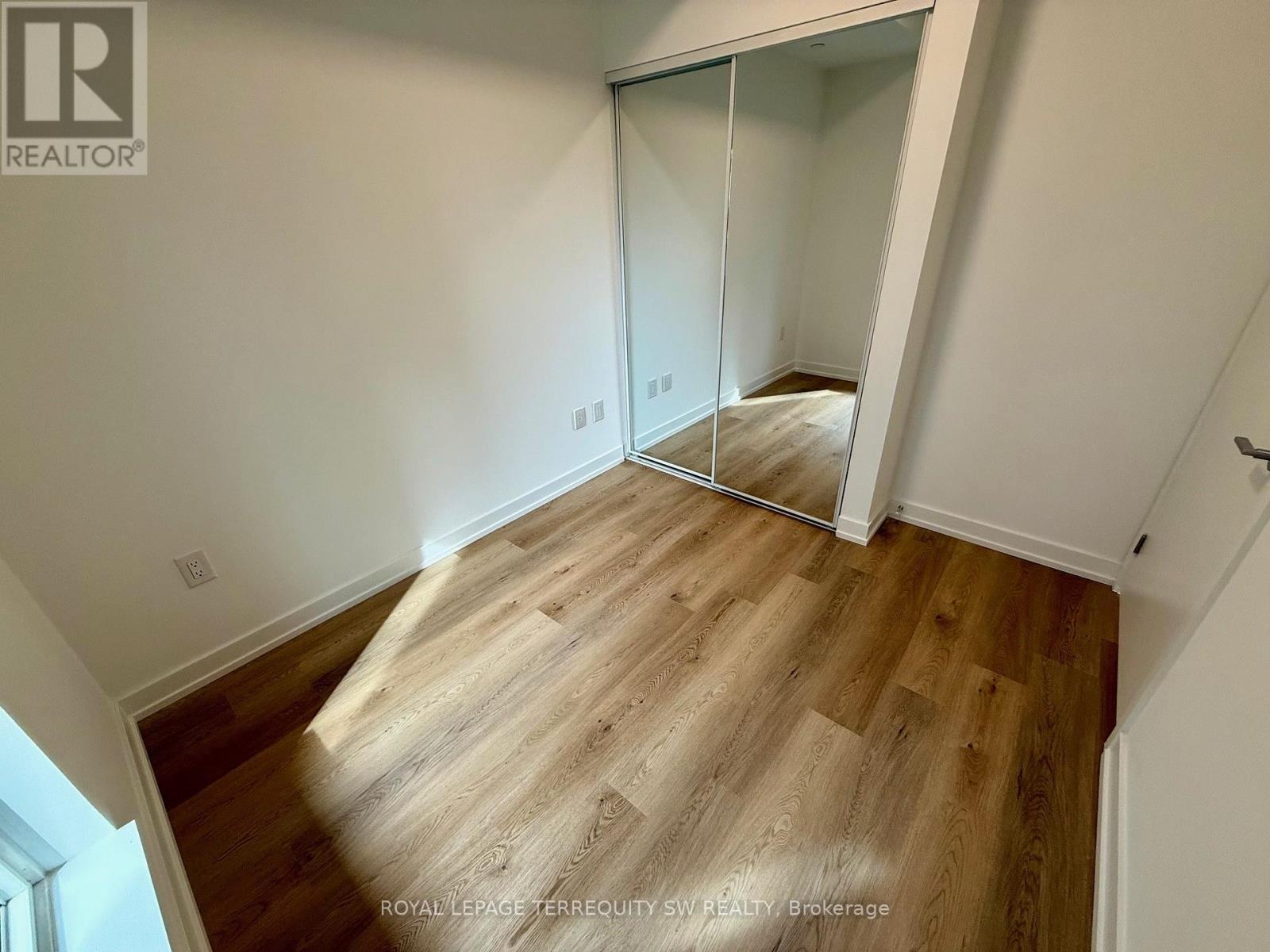 710 - 395 Square One Drive, Mississauga, Ontario  L5B 0P6 - Photo 15 - W12478312