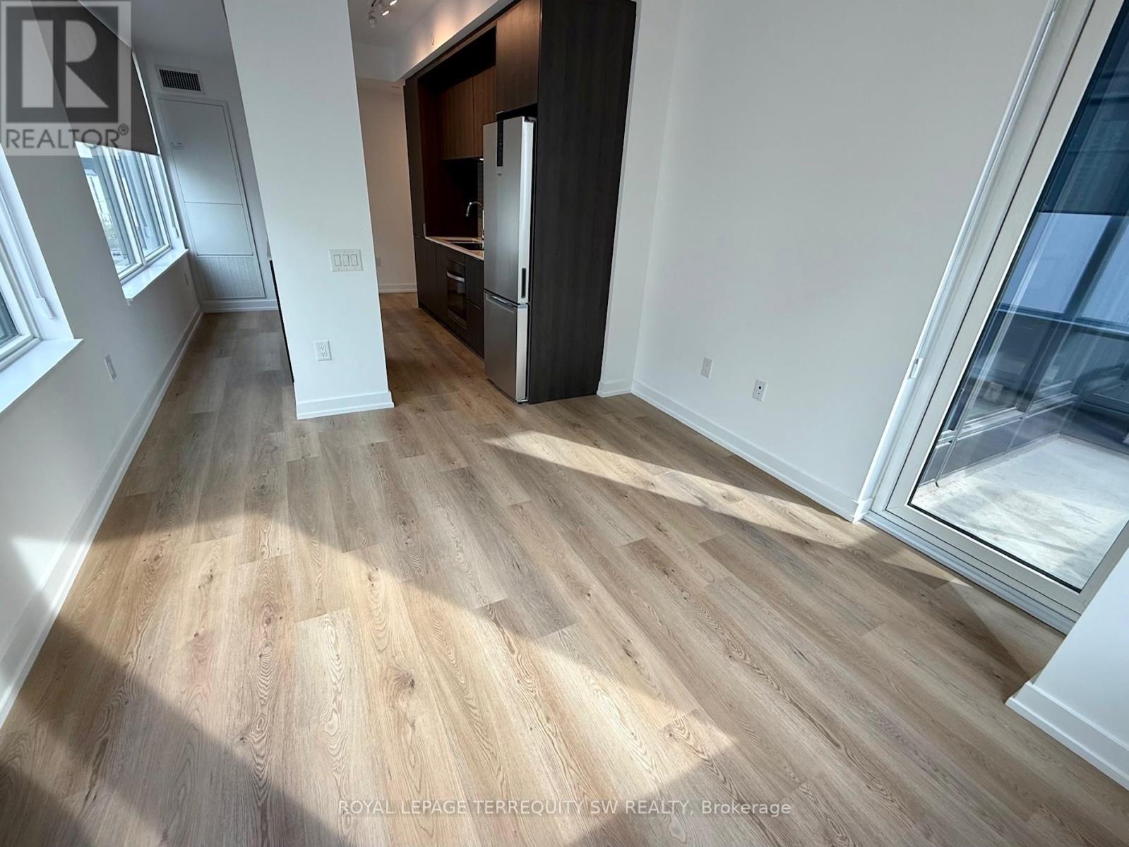 710 - 395 Square One Drive, Mississauga, Ontario  L5B 0P6 - Photo 16 - W12478312