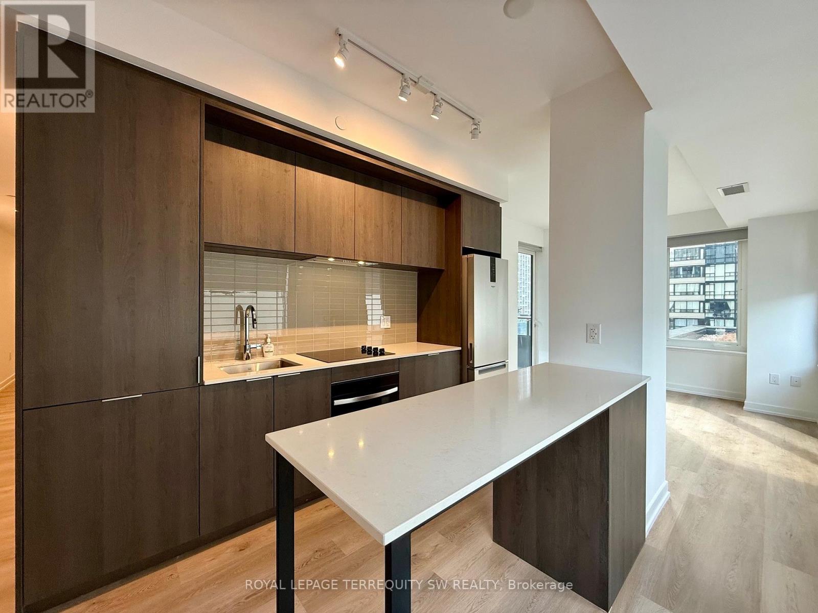 710 - 395 Square One Drive, Mississauga, Ontario  L5B 0P6 - Photo 2 - W12478312
