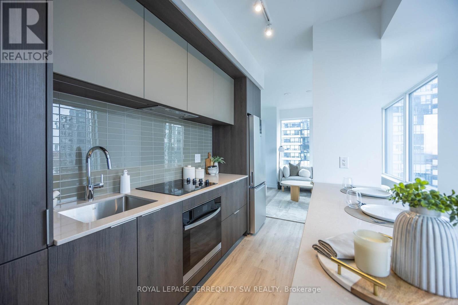 710 - 395 Square One Drive, Mississauga, Ontario  L5B 0P6 - Photo 3 - W12478312
