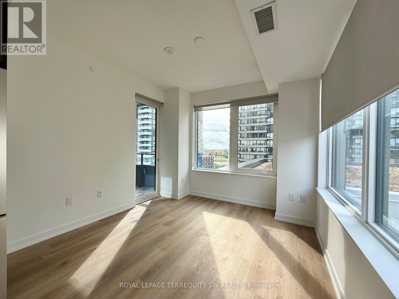 710 - 395 Square One Drive, Mississauga, Ontario  L5B 0P6 - Photo 5 - W12478312