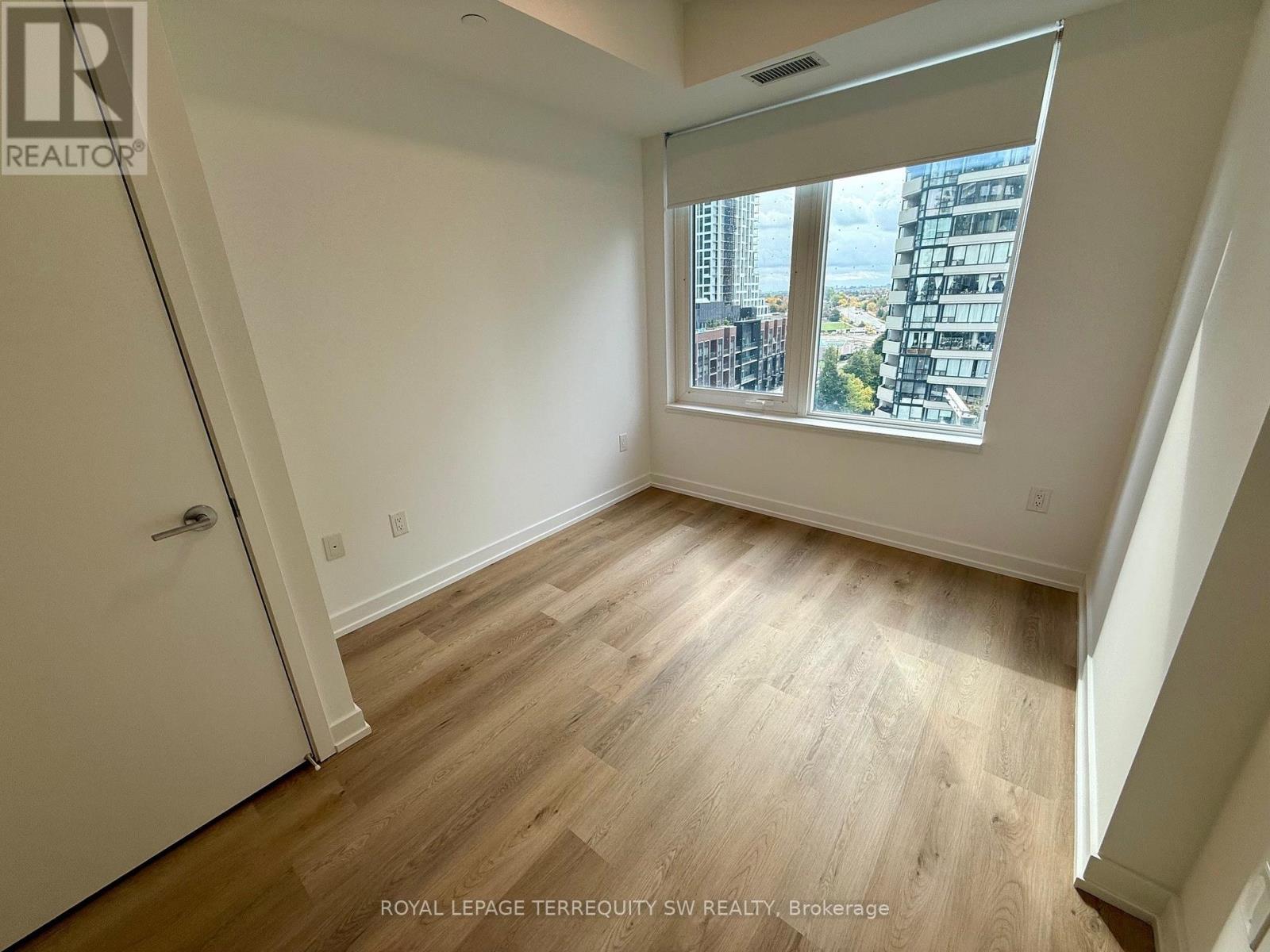 710 - 395 Square One Drive, Mississauga, Ontario  L5B 0P6 - Photo 7 - W12478312