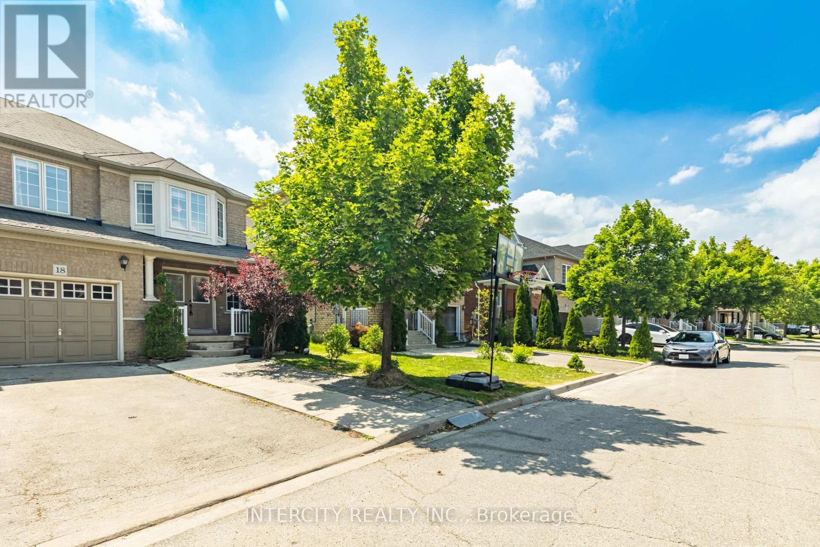 18 SNOWSHOE LANE, Brampton, Ontario