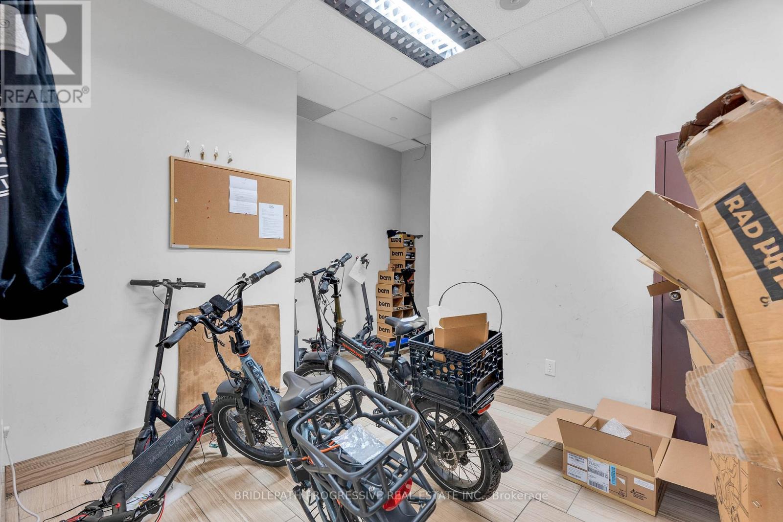 3 - 1644 Bloor Street W, Toronto, Ontario  M6P 1A7 - Photo 17 - W12478325
