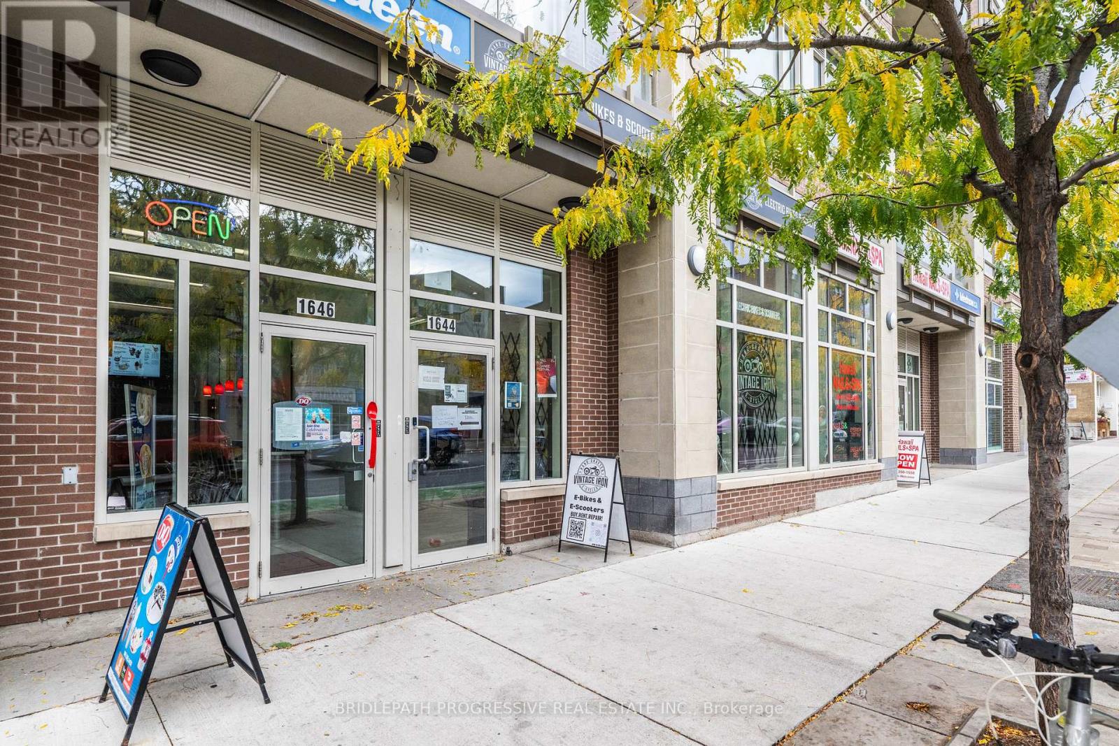 3 - 1644 Bloor Street W, Toronto, Ontario  M6P 1A7 - Photo 4 - W12478325