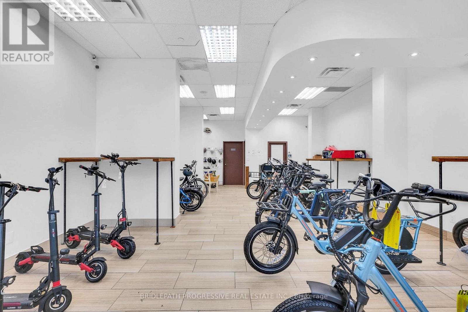 3 - 1644 Bloor Street W, Toronto, Ontario  M6P 1A7 - Photo 6 - W12478325